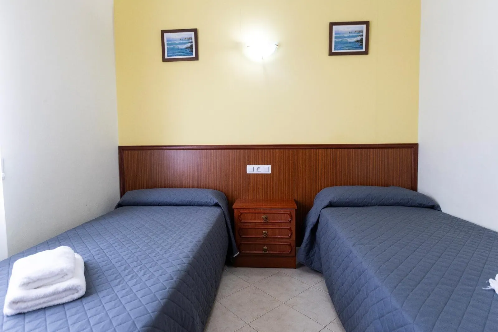 Habitación Doble camas separadas en Pensión O Remo, O Vicedo