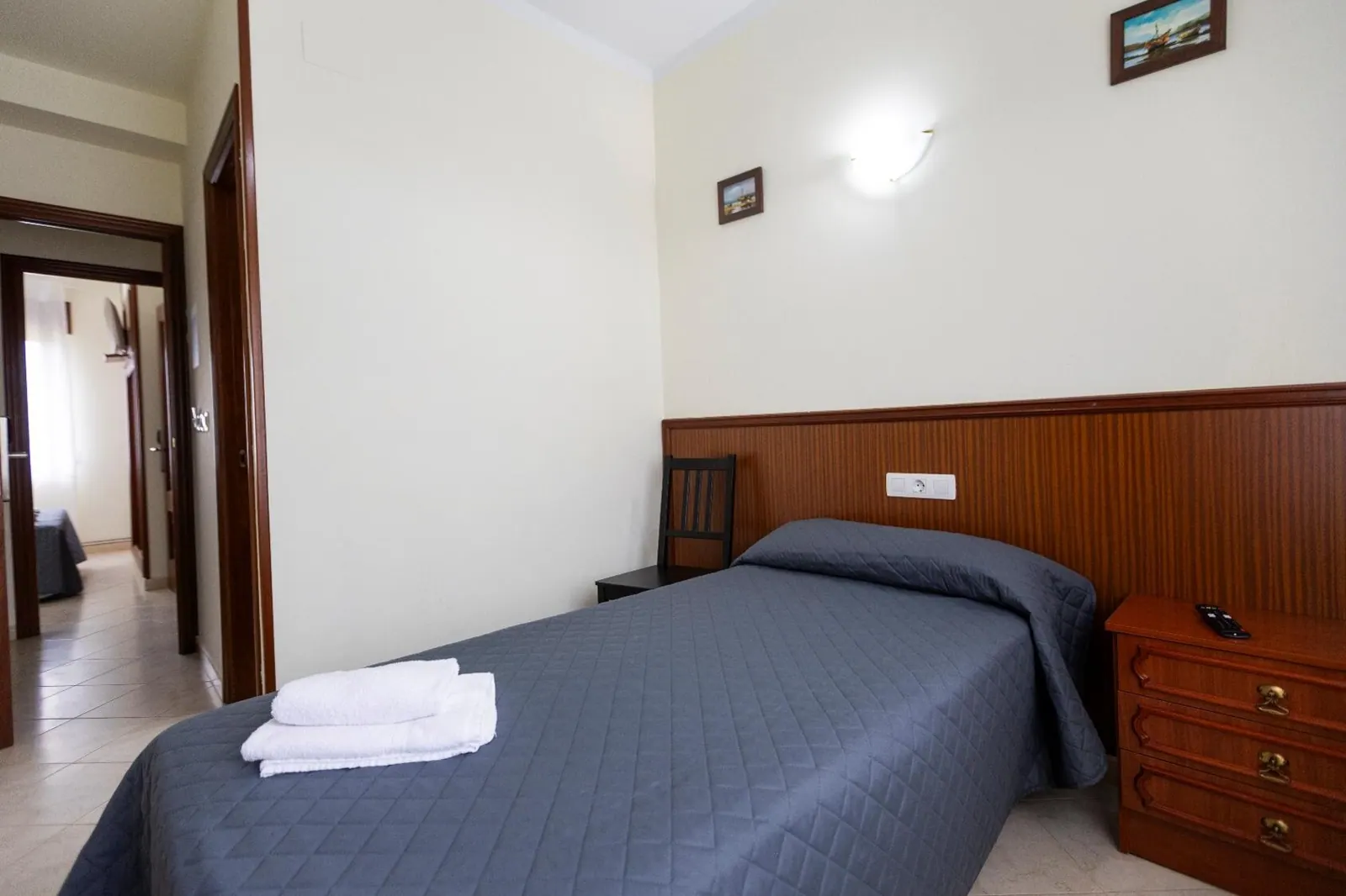 Habitación Individual para viajar ligero en Pensión O Remo, O Vicedo