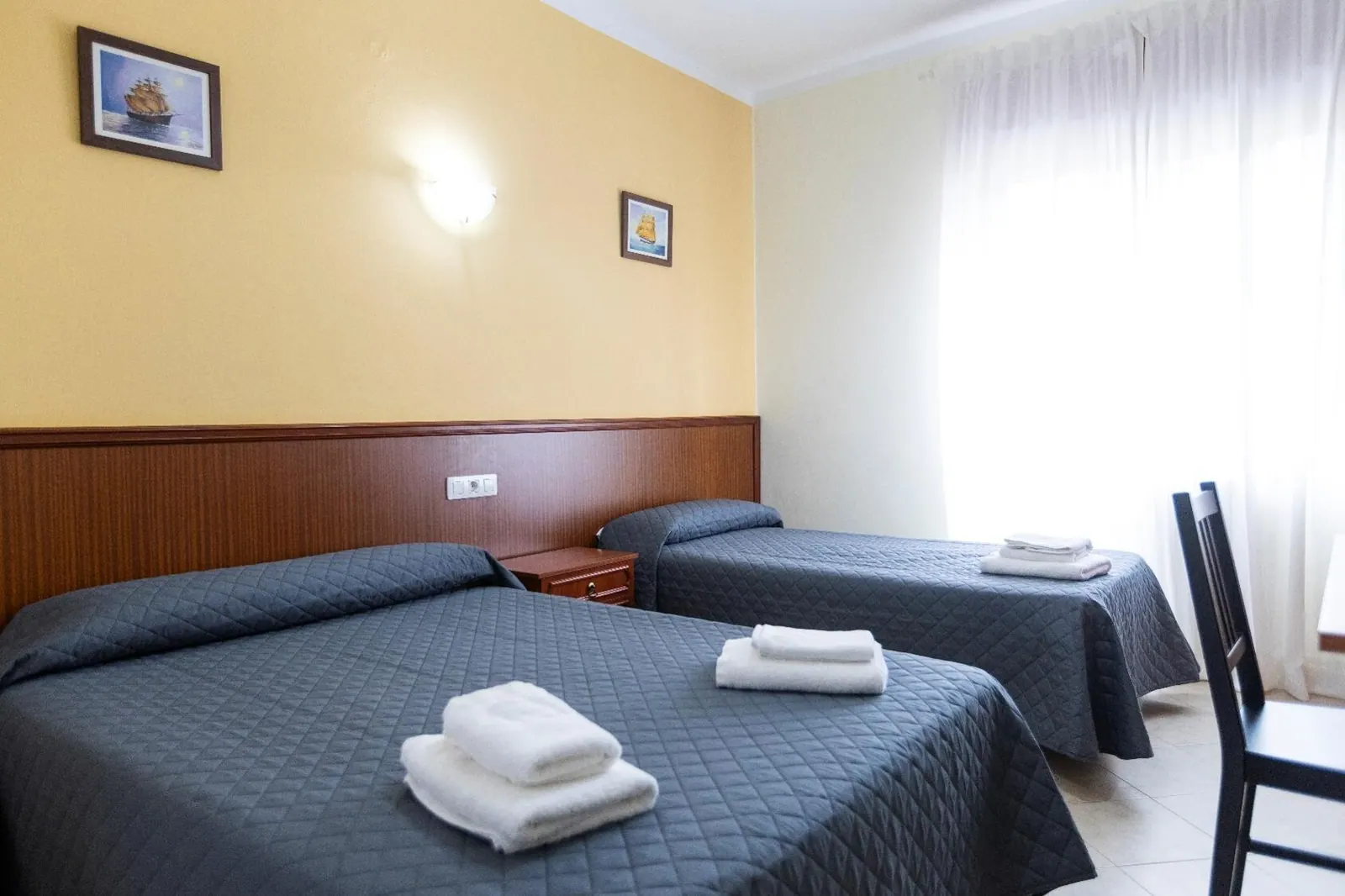 Habitación Triple familias y amigos en Pensión O Remo, O Vicedo