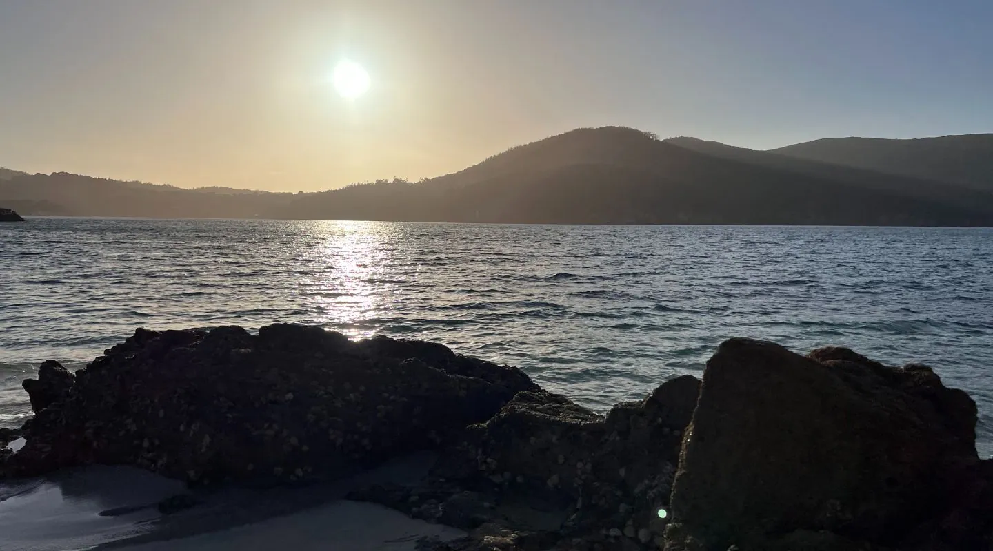 Atardecer sobre la ría desde la costa de O Vicedo
